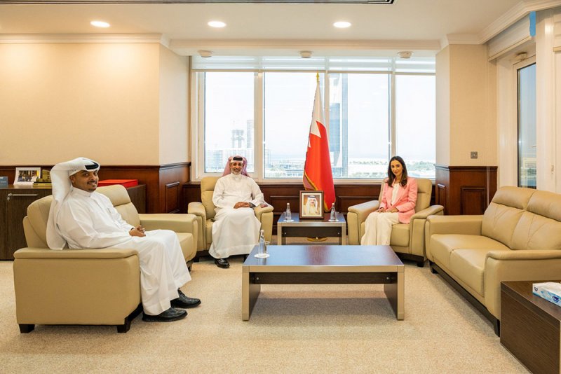 الرئيس التنفيذي لحلبة البحرين الدولية يبحث التعاون المشترك مع وزيرة التنمية المستدامة 