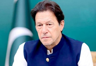 لجنة انتخابات باكستان تُقصِي عمران خان