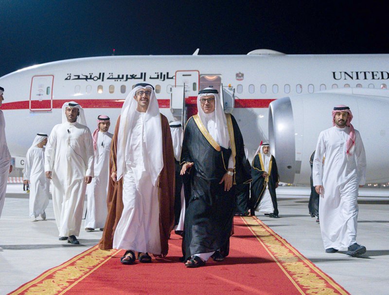وزير الخارجية والتعاون الدولي في دولة الإمارات العربية المتحدة يصل البحرين في زيارة رسمية