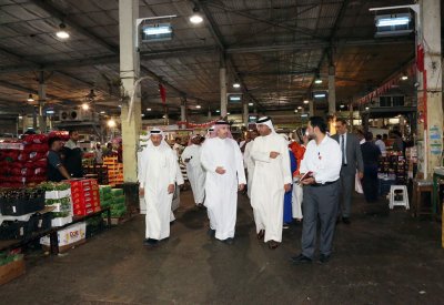 تظليل منطقة مزاد الأسماك واستخدام الطاقة الشمسية وتنظيم مواقف الشاحنات في السوق المركزي