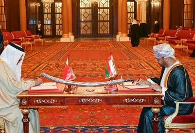 وزير الداخلية: تعزيز التعاون بين مملكة البحرين وسلطنة عُمان في عدة مجالات ورفع كفاءة الأجهزة الأمنية بين البلدين
