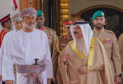 جلالة الملك المعظم وجلالة سلطان عمان يستعرضان الروابط التاريخية والتعاون الأخوي