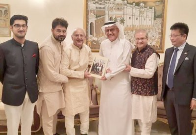 محافظ الشمالية يحضر احتفالا للطائفة الهندوسية ويؤكد على قيم التعايش والتعددية التي تنعم بها البحرين
