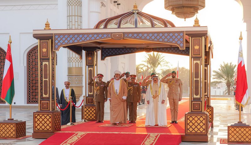جلالة الملك المعظم يعقد جلسة مباحثات مع سلطان عمان.. وتوقيع عدد من الاتفاقيات