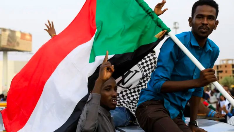 استعداداً لتظاهرات مليونية 25 أكتوبر.. غلق الجسور وقطع الإنترنت في السودان