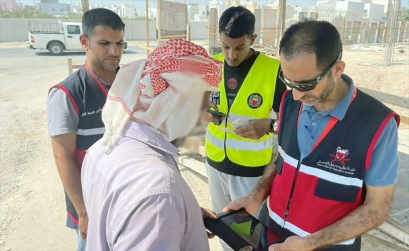 هيئة تنظيم سوق العمل تنفذ حملة تفتيشية بالمحافظة الشمالية بالتعاون مع الجوازات والشرطة