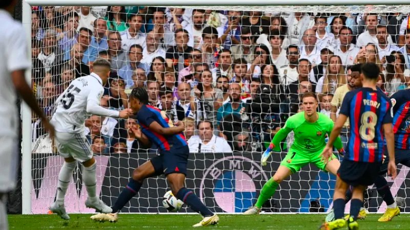 بسبب ريال مدريد وبرشلونة.. أندية إسبانيا تهدد بالإضراب