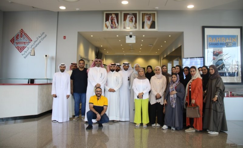 المجلس الأعلى للشباب والرياضة يزور حلبة البحرين الدولية