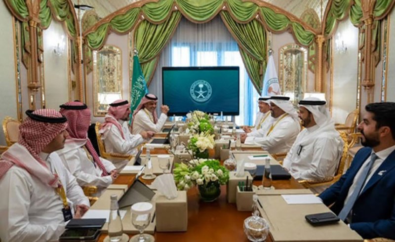 وزير المالية يلتقي محافظ صندوق الاستثمارات العامة بالمملكة العربية السعودية
