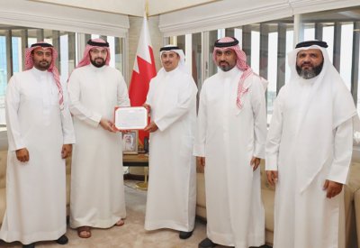 وزير العدل يكرم الفائز بالمركز الأول في مسابقة ماليزيا القرآنية