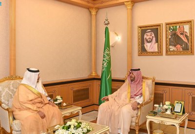 وزير الدولة عضو مجلس الوزراء بالمملكة العربية السعودية يستقبل سفير البحرين في الرياض