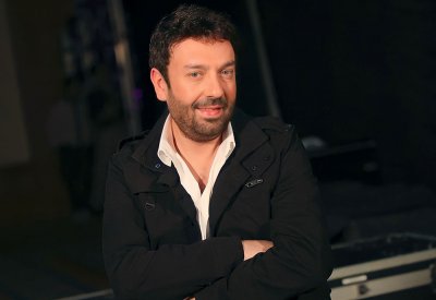 محمد ضياء يعود للغناء من جديد بكليب «ف عنيكي»