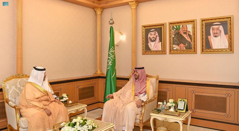 وزير الدولة عضو مجلس الوزراء بالمملكة العربية السعودية يستقبل سفير البحرين في الرياض