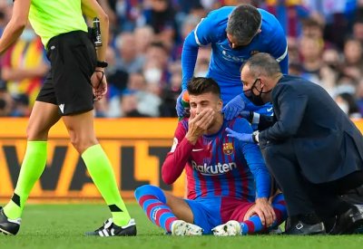 هاجمته بسبب ميسي.. جماهير برشلونة غاضبة من بيكيه