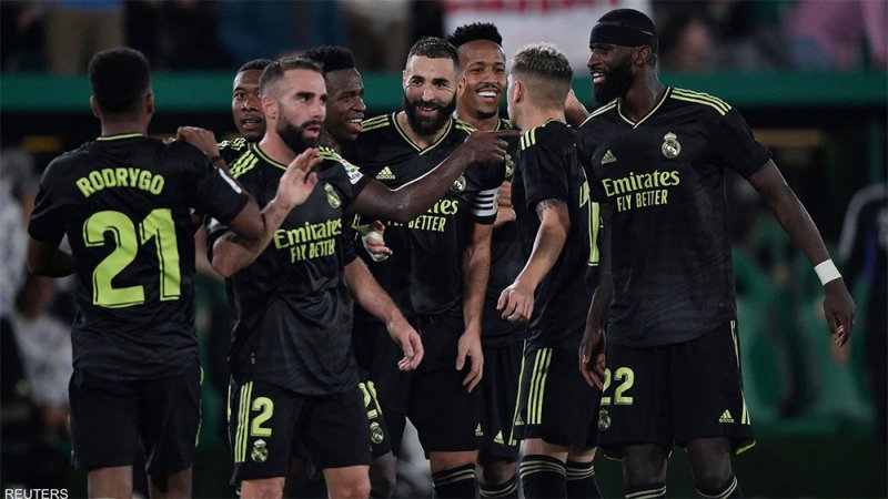 كيف يستفيد ريال مدريد ماديا من تعثر برشلونة وأتلتيكو قاريا؟