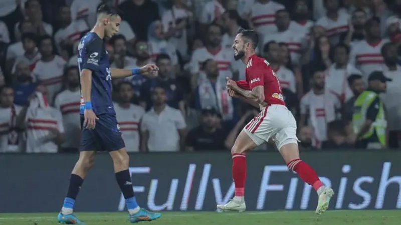 الأهلي يضرب الزمالك ويتوج بالسوبر المصري