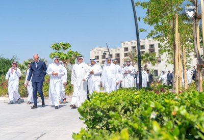 بالصور: سمو ولي العهد رئيس مجلس الوزراء يزور مشروع منتجع جميرا خليج البحرين