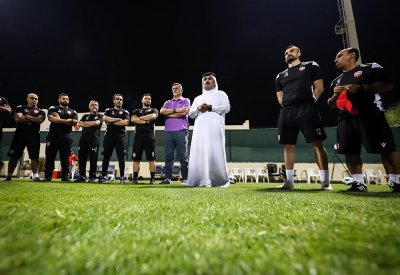 سمو الشيخ خليفة بن علي يشهد تدريب "الأولمبي"