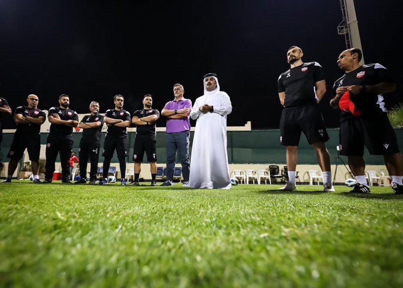 سمو الشيخ خليفة بن علي يشهد تدريب "الأولمبي"