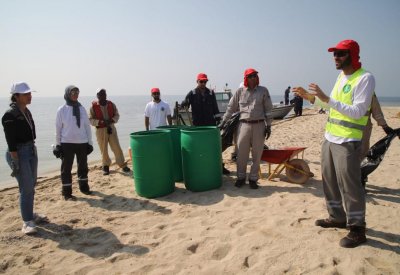 بالصور: تنظيف الجزر السياحية في المملكة.. وهذه التفاصيل