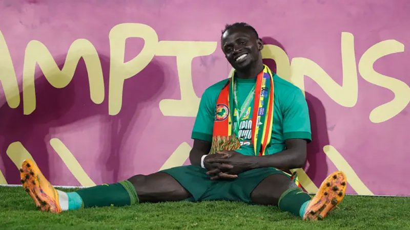 ماني.. مزارع لعب بـ "الفاكهة" وقاد بلاده لكأس العالم