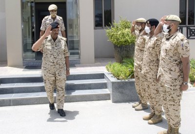 القائد العام لقوة دفاع البحرين يتفقد إحدى وحدات قوة دفاع البحرين