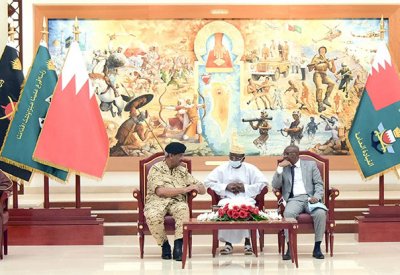 القائد العام لقوة دفاع البحرين يستقبل وزير الدفاع الوطني وإعادة إعمار الجيش بجمهورية إفريقيا الوسطى‎‎
