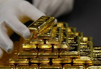 تصريحات باول تحبط آمال مستثمري الذهب وتهبط بالأسعار