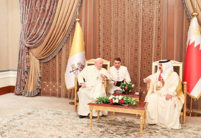 الملك المعظم: بلادنا تنتهج سبل التآخي واحترام سيادة الدول وحسن الجوار وعدم التدخل في شؤونها الداخلية