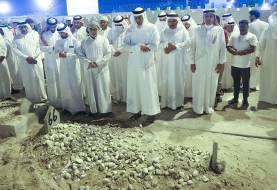 بالفيديو والصور: تشييع منيرة بن هندي بمقبرة المحرق