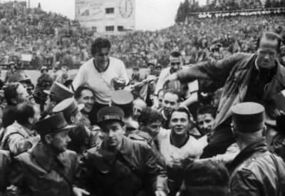 مونديال 1954.. ناجٍ من الإعدام يرفع الكأس