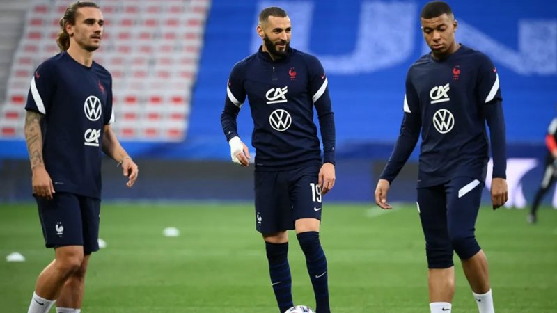 فرنسا في تحدي الحفاظ على كأس العالم..كلمة السر المثلث المخيف