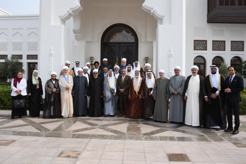 بالصور: المجلس الأعلى للشؤون الإسلامية يجتمع مع شيخ الأزهر الشريف