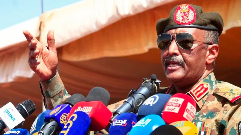 البرهان: لن نقبل بانهيار السودان بينما تستمر الحوارات