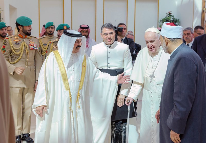 جلالة الملك المعظم في وداع قداسة بابا الفاتيكان وشيخ الأزهر الشريف