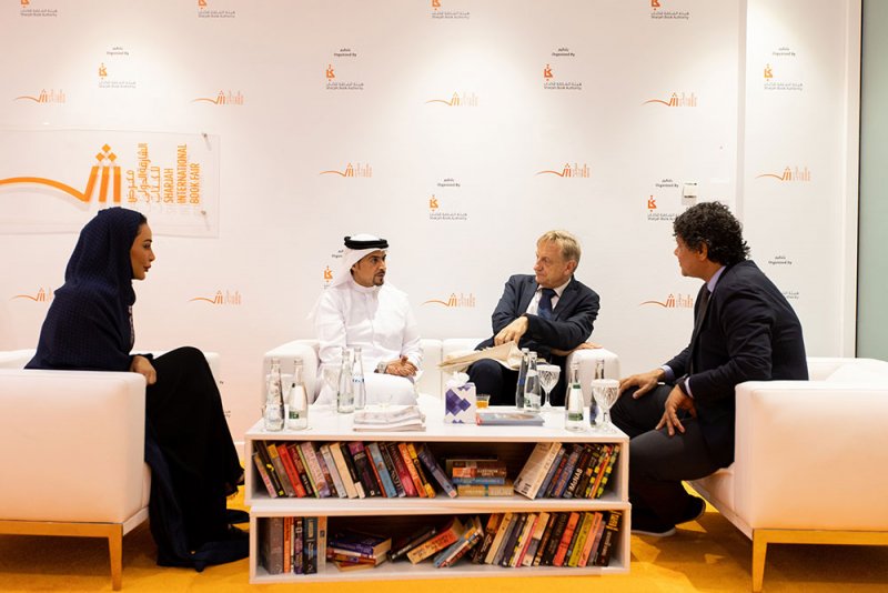 خلال فعاليات الدورة الـ 41 من "الشارقة الدولي للكتاب"