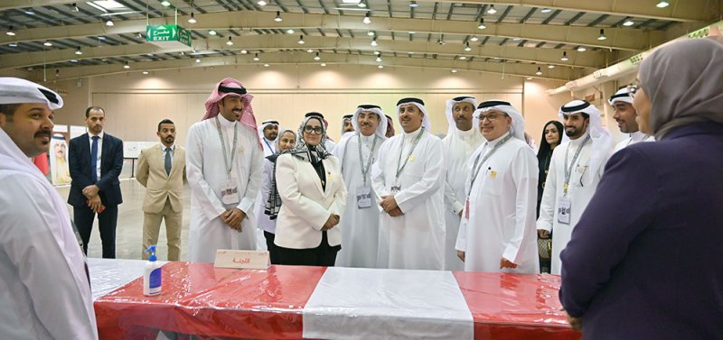 وزيرا الصحة والعدل يتفقدان جاهزية "مركز البحرين للمعارض" لاستقبال الناخبين المصابين بفيروس كورونا يوم الاقتراع