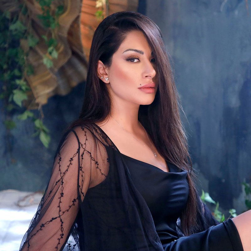 سارة فرح.. جمال الشكل وعذوبة الصوت!