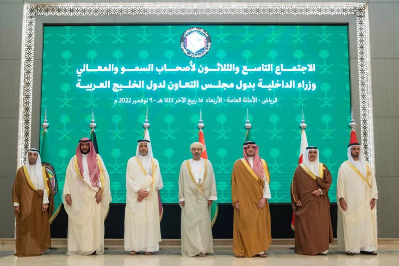 وزير الداخلية :الظروف الإقليمية والدولية الراهنة تتطلب تكاتفا أمنيا وعملا نوعيا لتعزيز التعاون الأمني بين دول مجلس التعاون