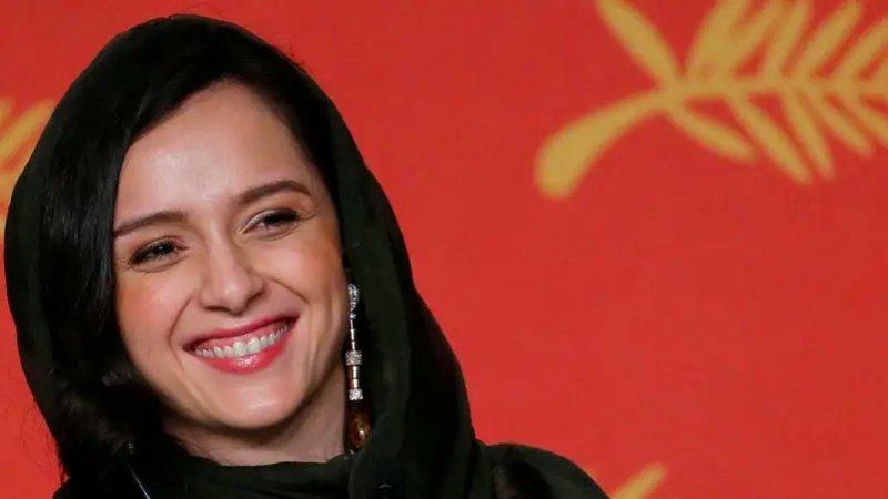 بصورة.. ممثلة إيرانية شهيرة تتحدى سلطات طهران