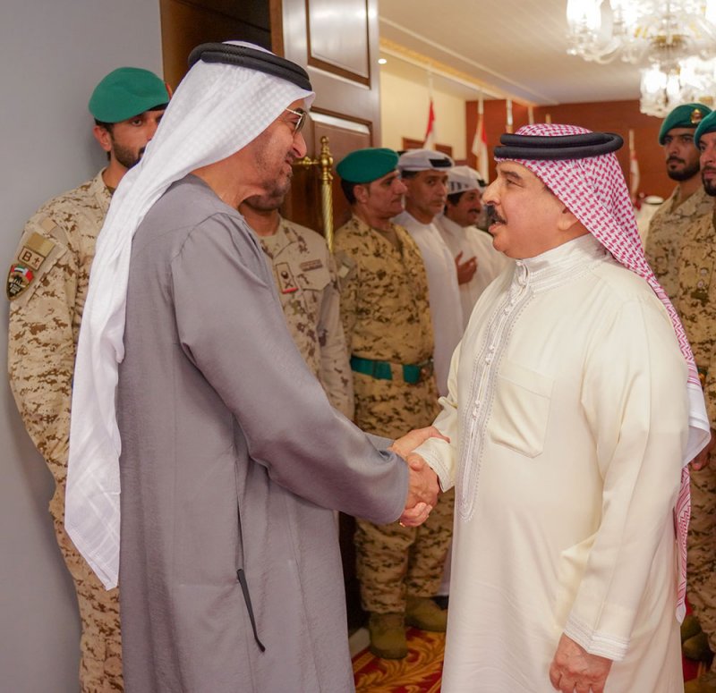 جلالة الملك المعظم في مقدمة مودعي سمو رئيس دولة الامارات العربية المتحدة لدى مغادرته البلاد
