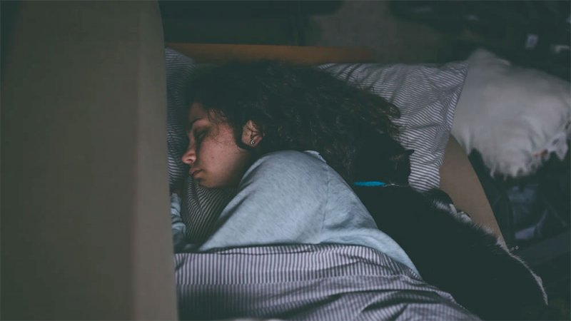 غير موعد نومك بسرعة.. فوائد لا تحصى للاستيقاظ مبكرا