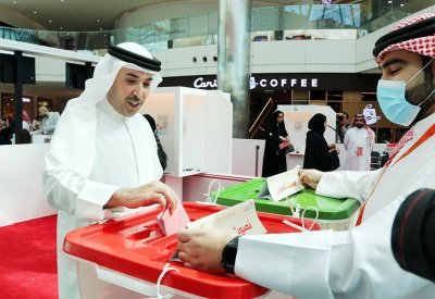 محافظ العاصمة يشيد بالإقبال والمشاركة الواسعة من المواطنين في الانتخابات