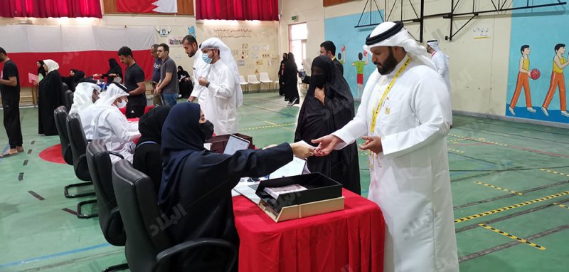 الكرسي المتحرك غير متوفر لكبار السن في مركز الاقتراع بالدائرة الثانية لدى المحافظة الجنوبية