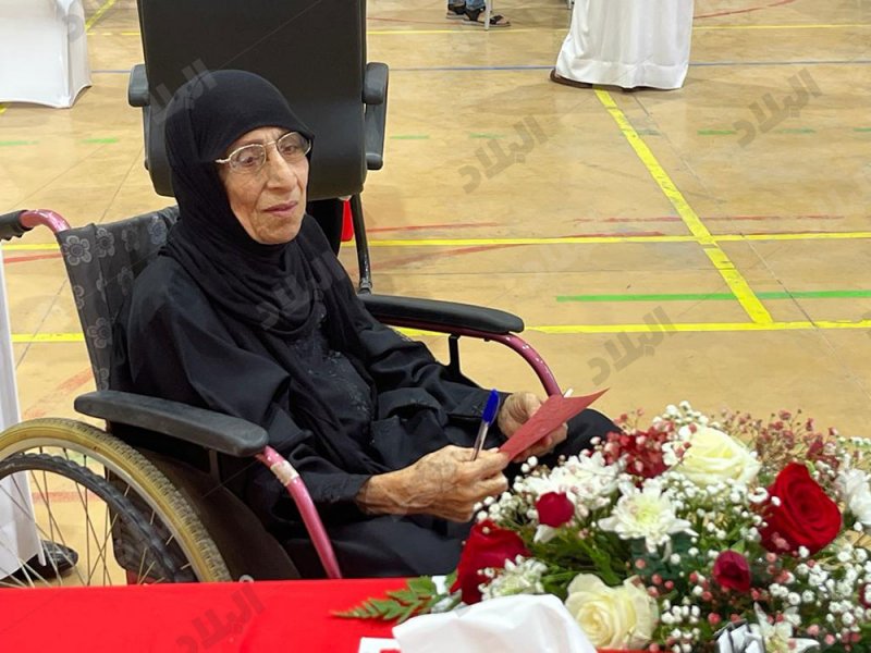 اللجنة المنظمة تساعد المرضى والمقعدين