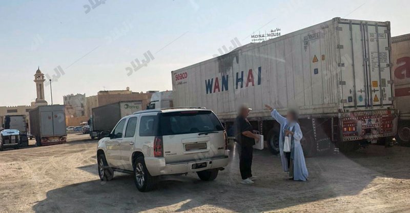 مزاعم بتوزيع مرشحه هدايا في محيط مركز الاقتراع