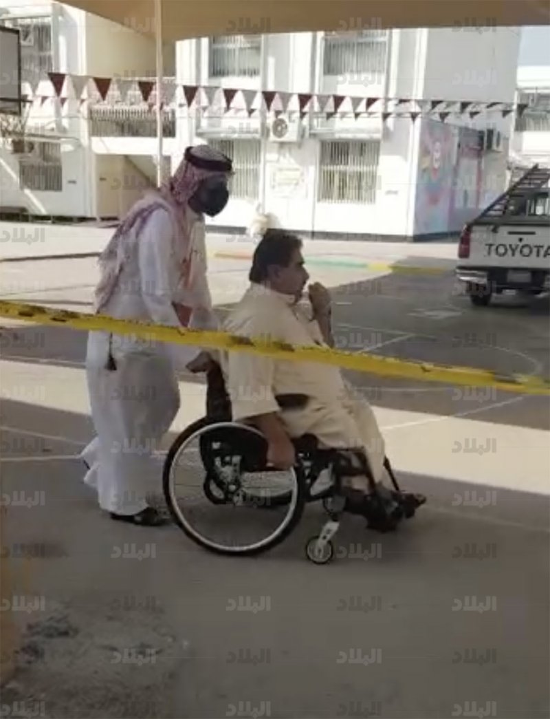 بالفيديو: ذوو الهمم يقبلون على التصويت ورجال الأمن يساعدونهم
