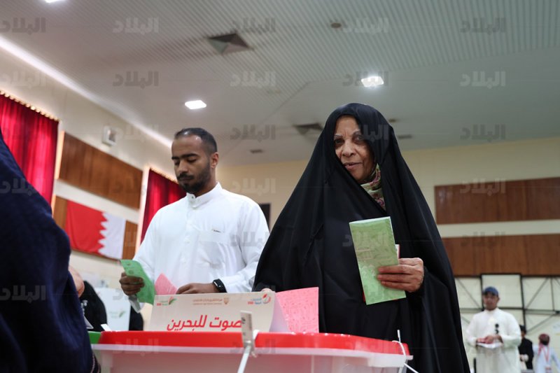 والدة سكرتير التحرير تدلي بصوتها
