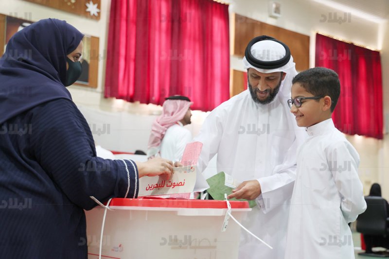 ناخبون في سابعة الجنوبية لـ"البلاد": لبينا نداء الوطن لدعم المشروع الإصلاحي لملك البلاد المعظم 