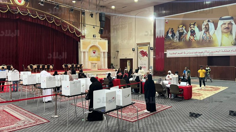 استمرار تدفق الناخبين على التصويت بمركز اقتراع صالة وزارة التربية والتعليم